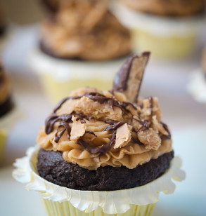 Knock Off Butterfinger Cupcakes